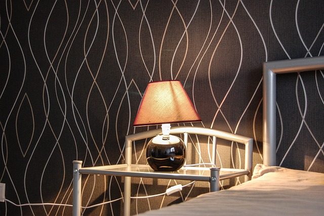 휴지걸이 없이도 종이 매끄럽게 풀리는 매달기 아이디어